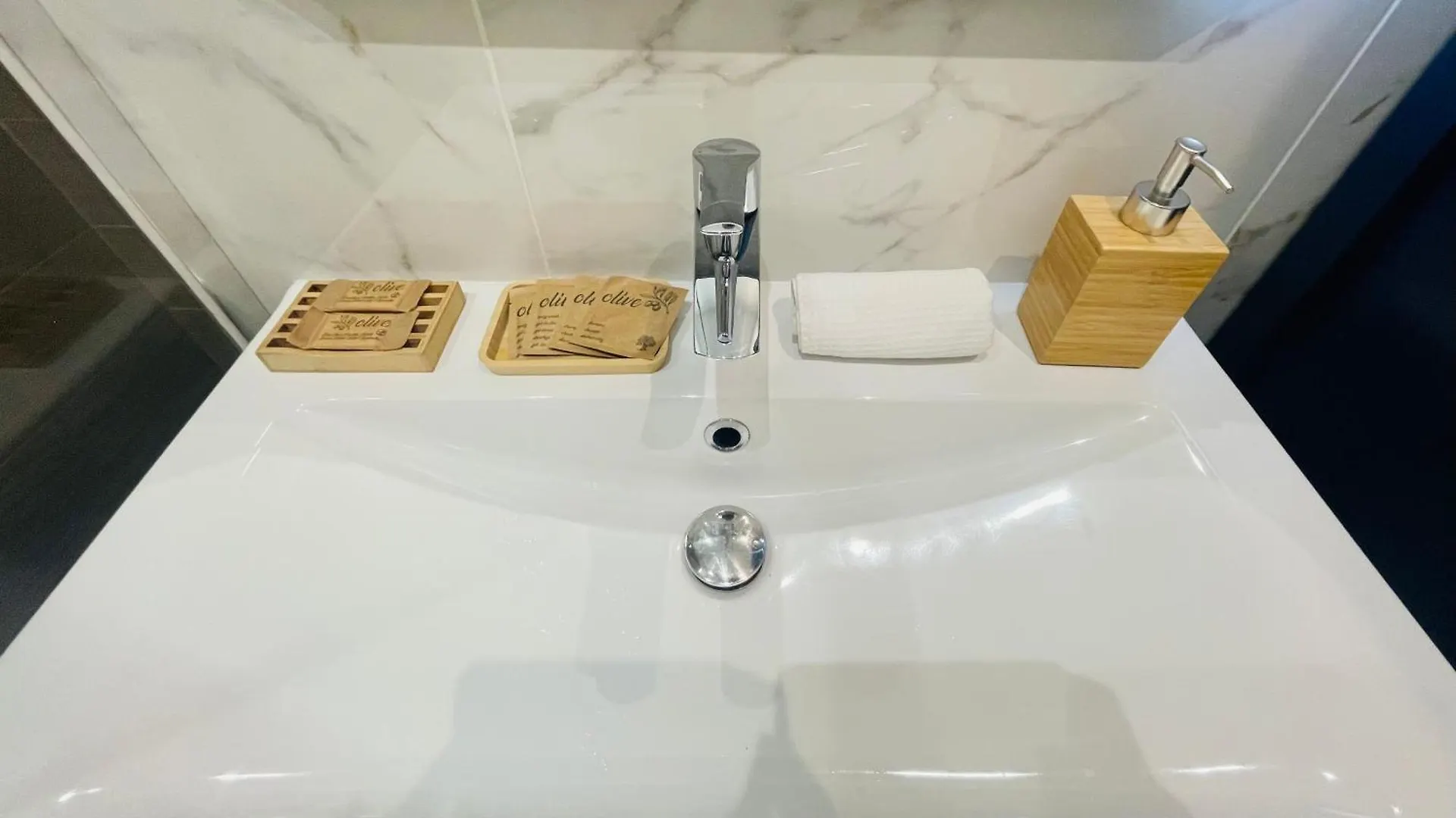 Suite Nomade - Vieux Nice - 2 Chambres - Wifi - Ac - 5 Min Des Plages - 30 Min De Cannes Et Monaco フランス