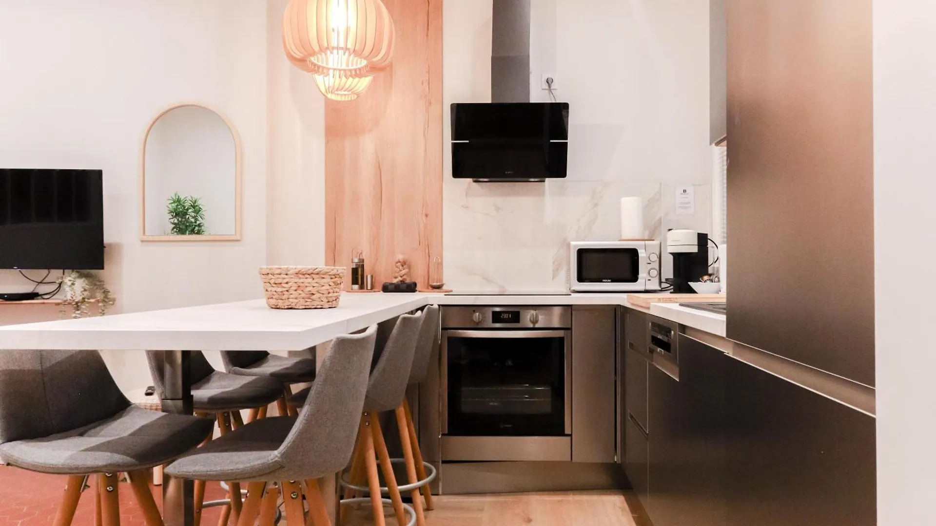 Suite Nomade - Vieux Nice - 2 Chambres - Wifi - Ac - 5 Min Des Plages - 30 Min De Cannes Et Monaco Francie
