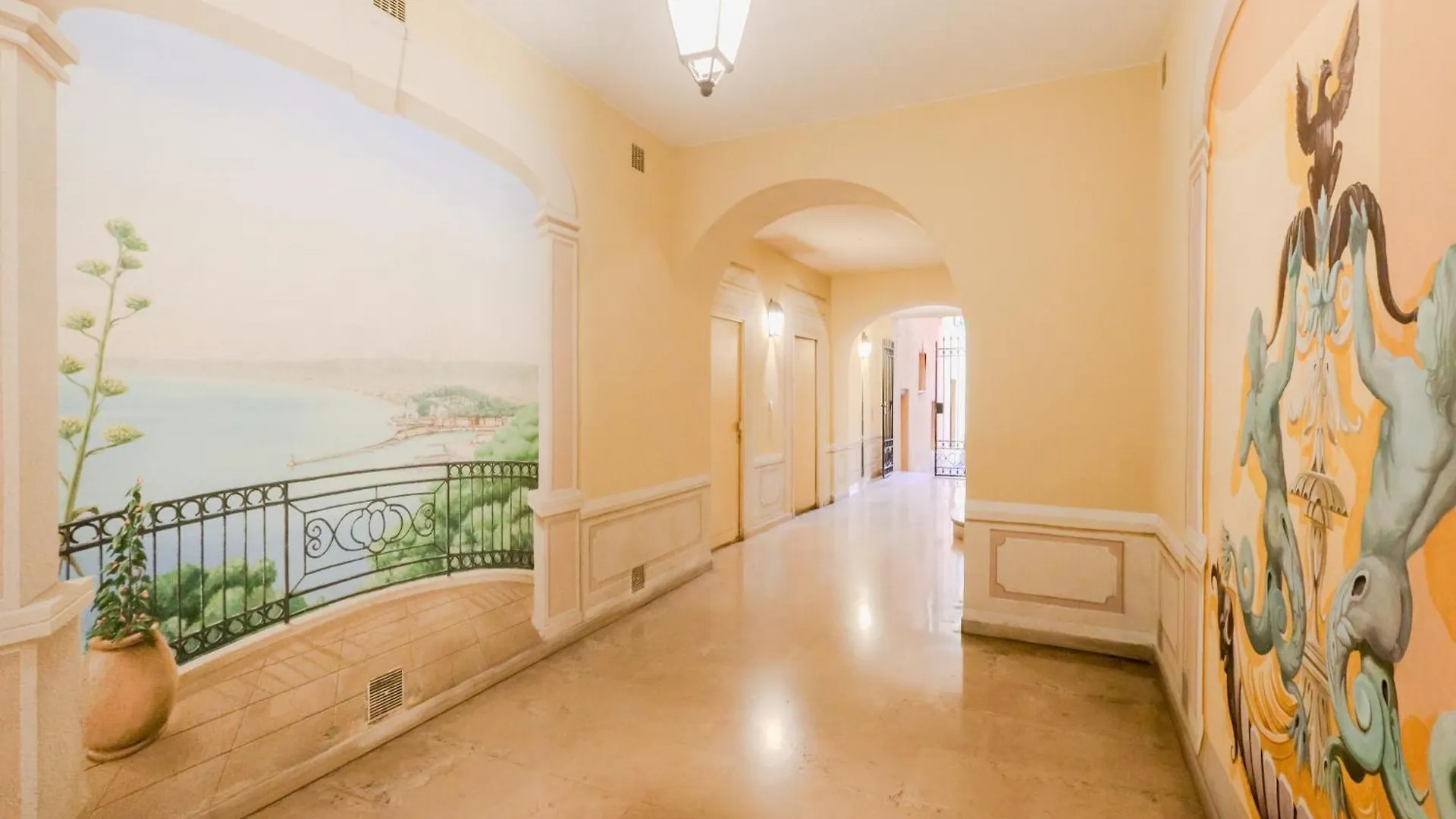 アパート Suite Nomade - Vieux Nice - 2 Chambres - Wifi - Ac - 5 Min Des Plages - 30 Min De Cannes Et Monaco フランス
